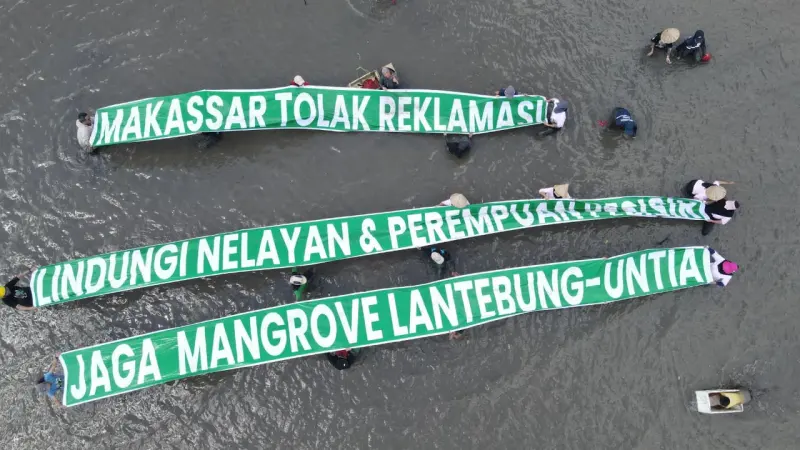 Aksi Penanaman Mangrove Diwarnai Penolakan Tegas Terhadap Reklamasi Pesisir Lantebung-Untia
