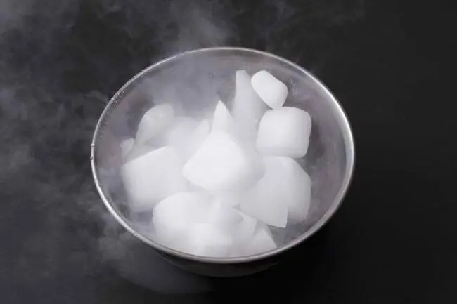 Membongkar Siasat Dry Ice Melawan Kabut Asap  Fakta Ilmiah di Balik Penanganan Darurat Lingkungan