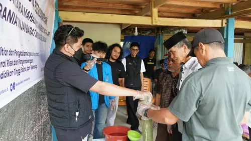 UNIFA Pasang Bioteknologi Spons Laut di Barania, Solusi Purifikasi Air Irigasi Desa