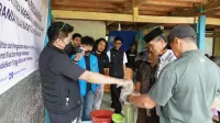 UNIFA Pasang Bioteknologi Spons Laut di Barania, Solusi Purifikasi Air Irigasi Desa