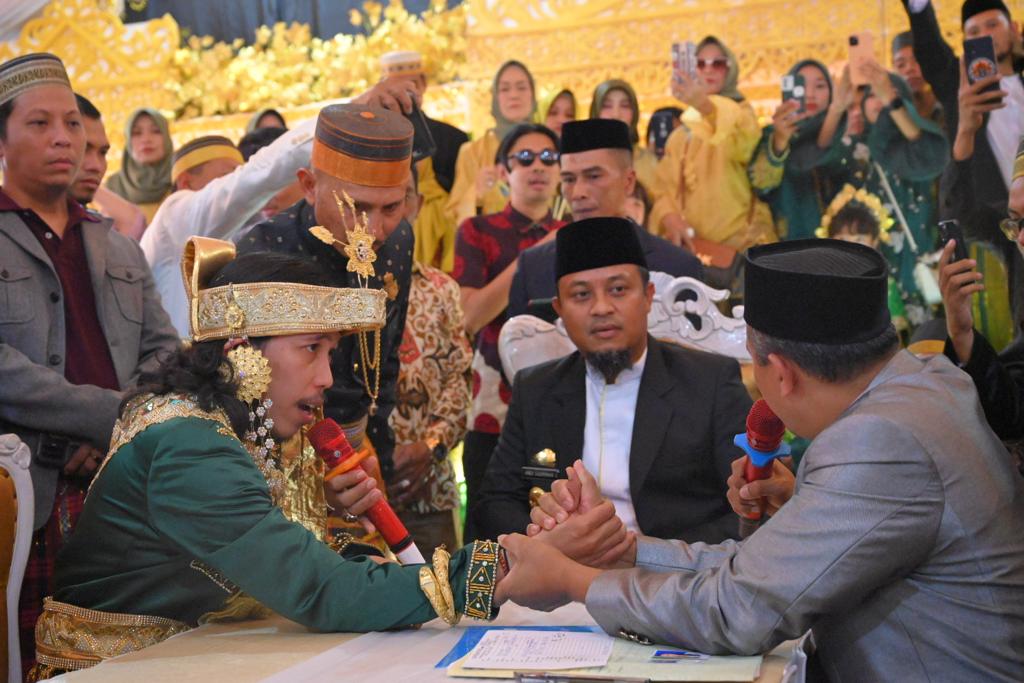 Gubernur Andi Sudirman Jadi Saksi Pernikahan Tumming Selebgram Makassar