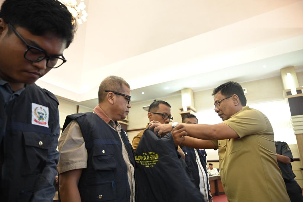 Jelang Idul Adha, Andi Aslam Patonangi Lepas Petugas Kesehatan Hewan Qurban