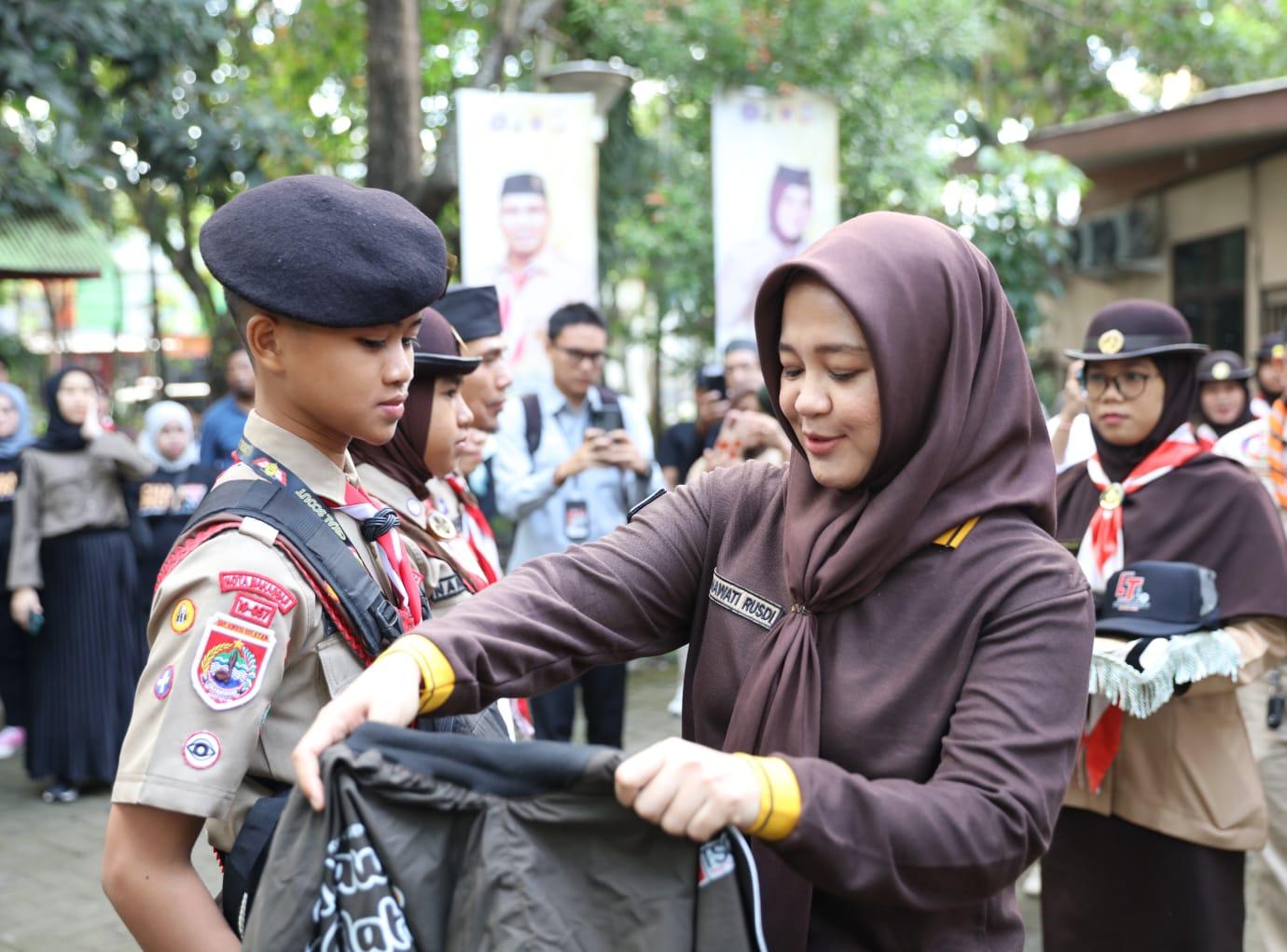 Fatmawati Rusdi Lepas Putra-Putri Pramuka Makassar Wakili Sulsel Lomba di Cibubur