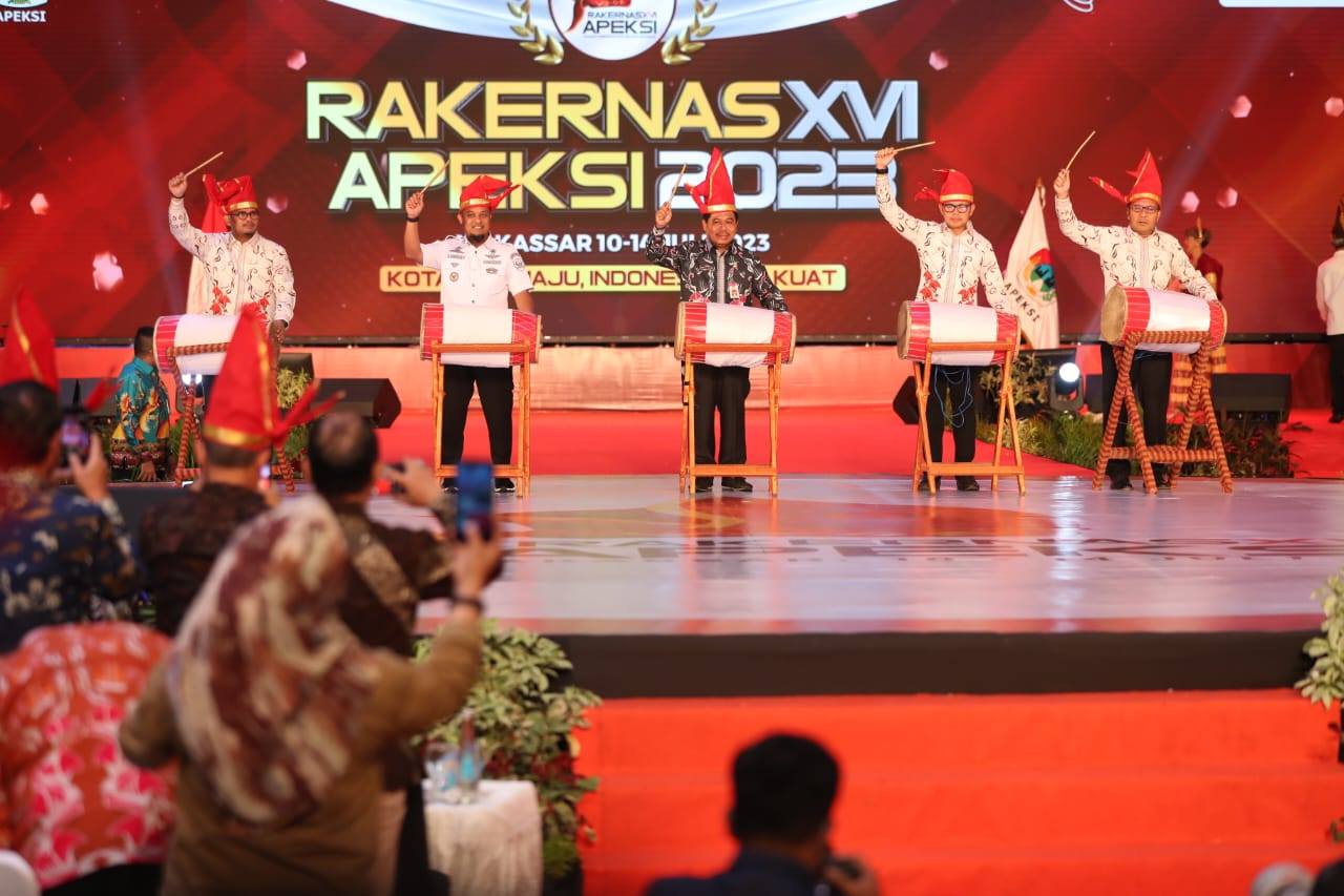 Direktur Eksekutif APEKSI Buka Secara Resmi Rakernas APEKSI XVI Tahun 2023 di Makassar