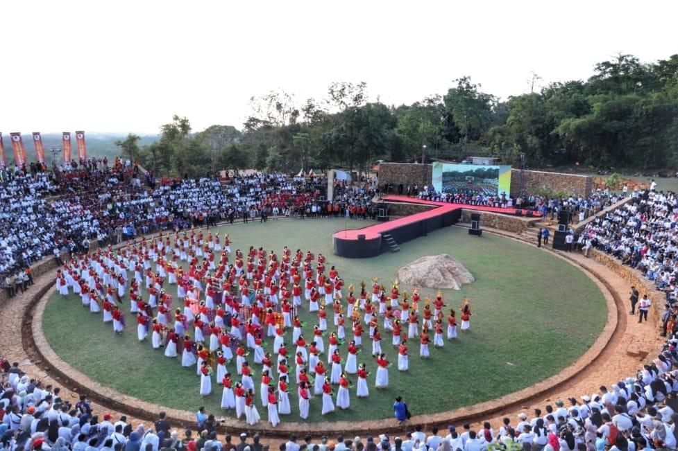 50 Penari Kolosal Warnai Pembukaan YCC Apeksi di Colloseum Tokka Tena Rata