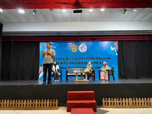Residen Ortodonti Unhas Beri Penyuluhan Kesehatan Gigi dan Mulut di SMP Islam Athirah Makassar