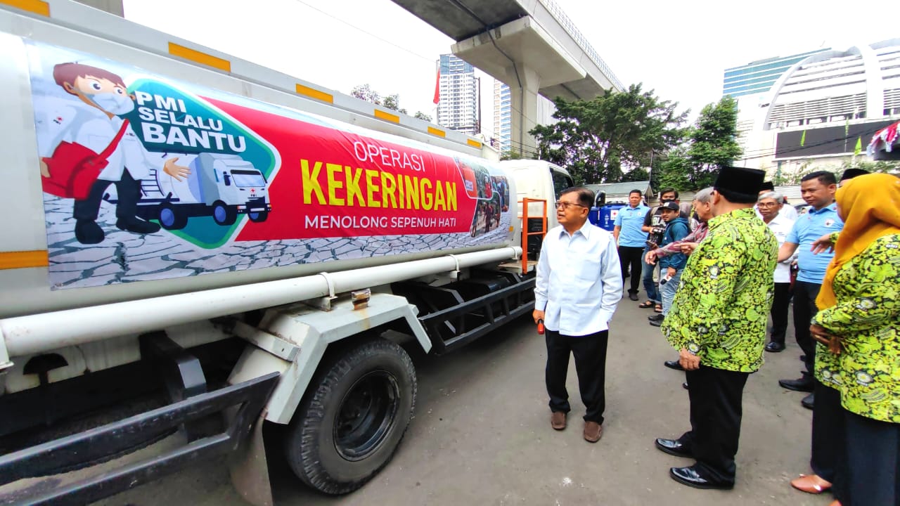 Palang Merah Indonesia Gelar Operasi Distribusi 300 Juta Liter Air Bersih untuk Mengatasi Kekeringan