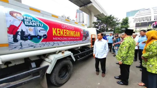 Palang Merah Indonesia Gelar Operasi Distribusi 300 Juta Liter Air Bersih untuk Mengatasi Kekeringan