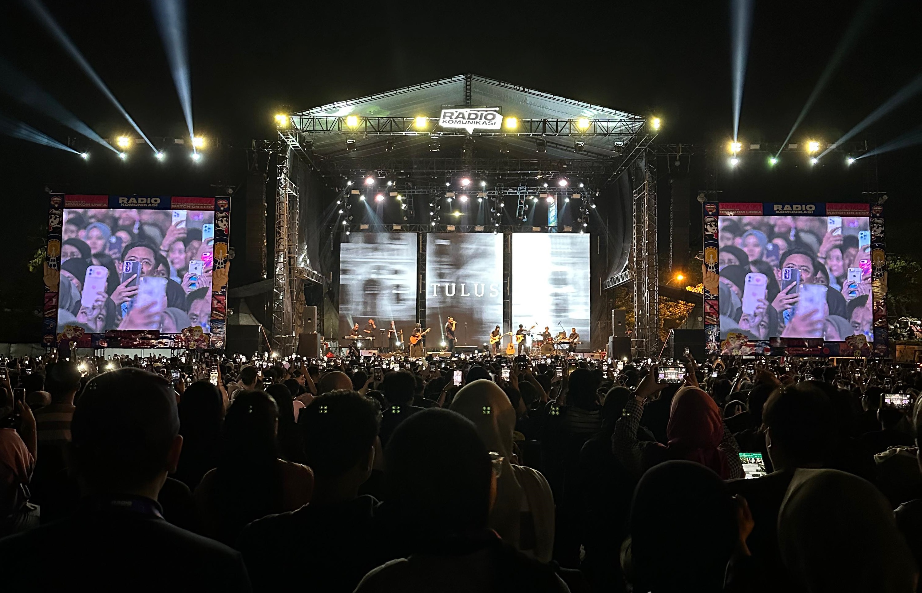 Rakom Fest Torehkan Prestasi Melalui Event Musik Menghadirkan Tulus dan Fourtwnty Disaksikan Ribuan Pengunjung