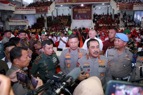 Bakti Sosial Polri Presisi Untuk Negeri, Wakapolri Bagikan 5000 Paket Sembako