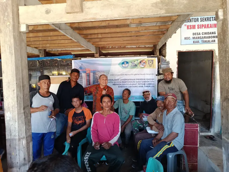 Dosen Unifa Sosialisasikan Diversifikasi Produk Garam kepada Petani Garam di Takalar