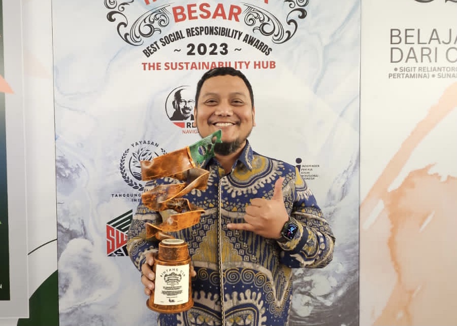 Direktur Socialimpact.id, Rio Widyandaru Dianugerahi Indonesia Besar Kategori Best Social Responsibility Award di Kempinski Jakarta