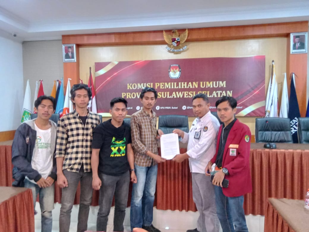 Aliansi Mahasiswa Luwu Raya Mendesak KPU Sulsel Mencopot Ketua KPU Luwu Utara