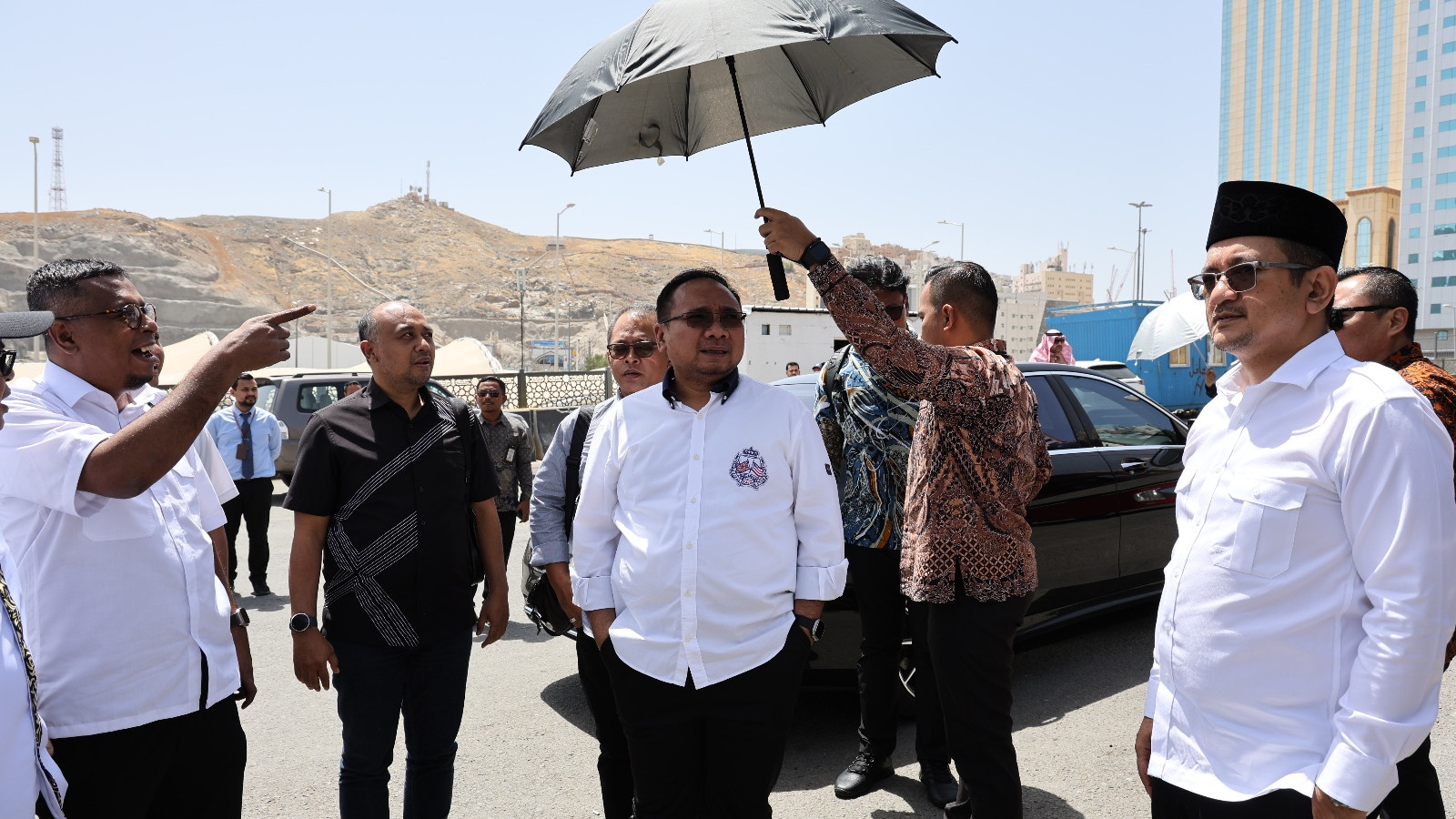 Jemaah Haji Indonesia Bersiap Menuju Tanah Suci: Menjaga Kesehatan di Bawah Terik Matahari Arab Saudi