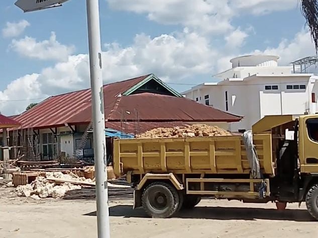Proyek Konstruksi di SMAN 1 Baubau Dikritik Mahasiswa, Dinilai Abaikan Standar K3 dan Timbulkan Polusi Debu yang Ganggu Masyarakat