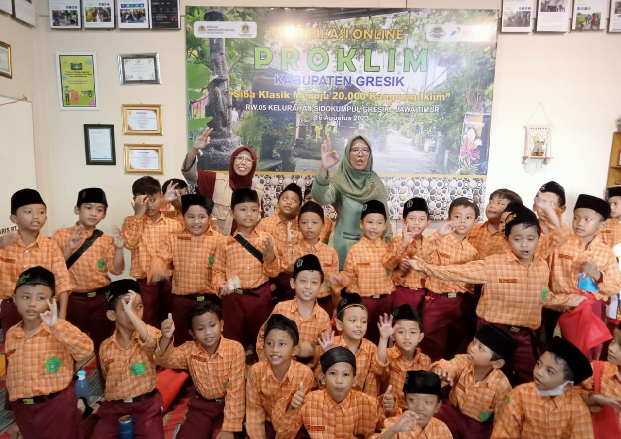 Gaya Hidup Berkelanjutan, Siswa Belajar Pengelolaan Sampah di Kampung SIBA KLASIK Untuk Program P5