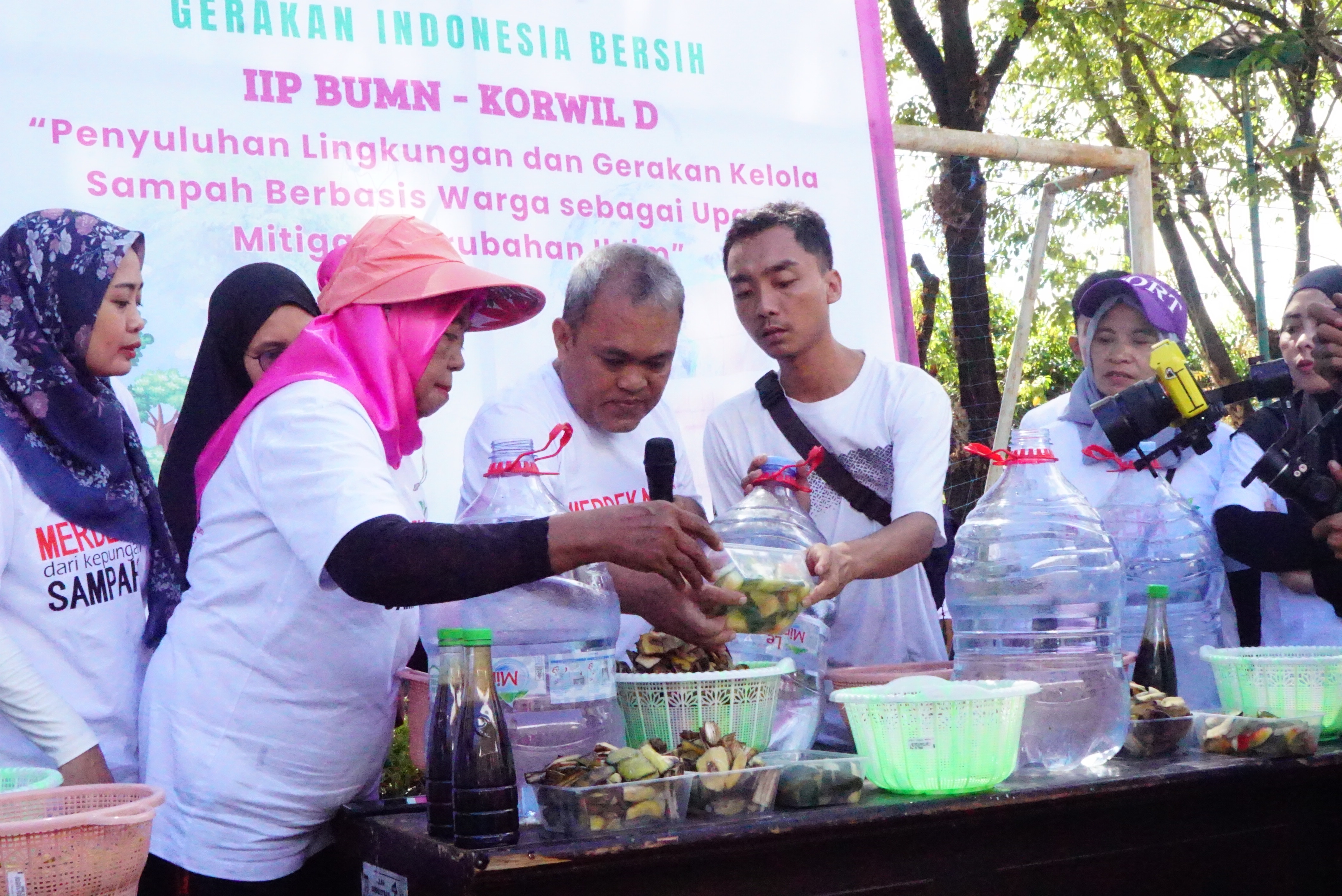 Gerakan Indonesia Bersih: Mengelola Sampah Berbasis Warga untuk Mitigasi Perubahan Iklim
