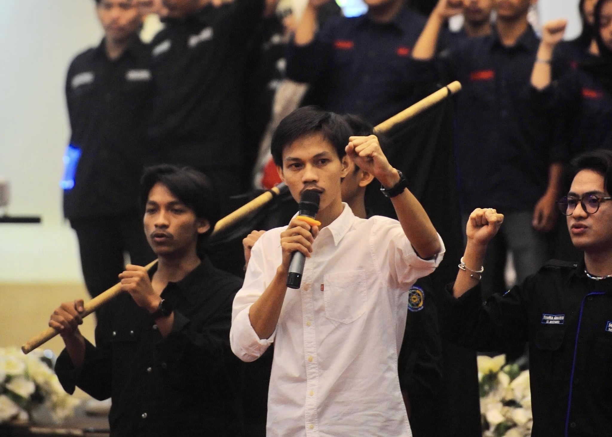 Kritik Mengalir Deras: DPR Batalkan Putusan MK, Mahasiswa dan Aktivis Serukan Perlawanan