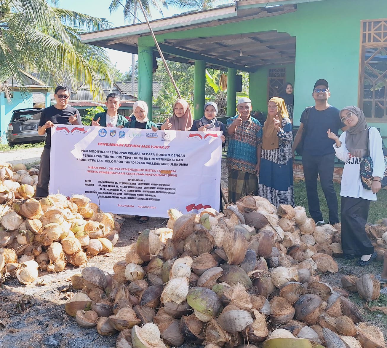 Dekatkan Teknologi Ke Pengolahan Hasil Perkebunan: Tim PKM UMI Serahkan Alat untuk Kelompok Tani di Balleanging Bulukumba