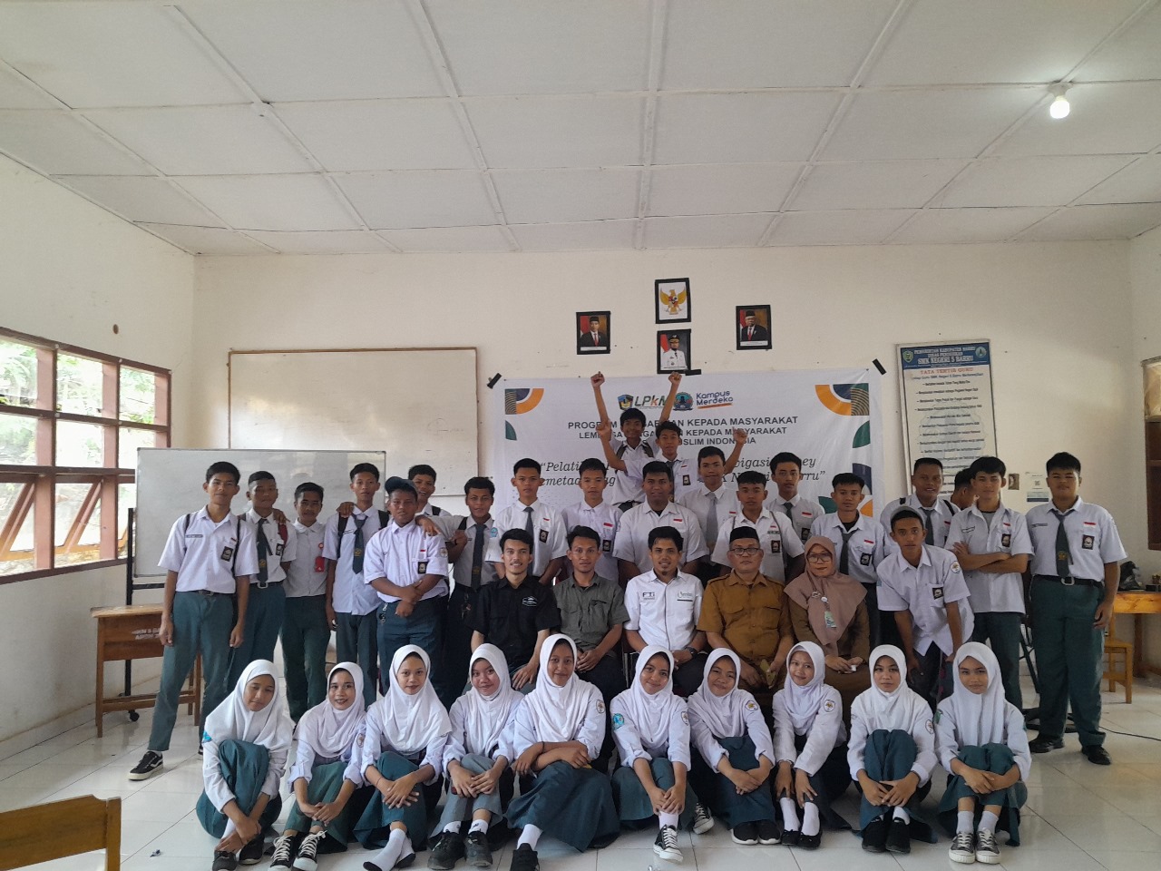 Siswa-Siswi SMK Negeri 5 Barru Dapatkan Pelatihan Navigasi dan Pemetaan dari UMI