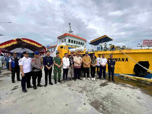 Bupati MYL Resmikan Tambahan Rute KMP Arwana