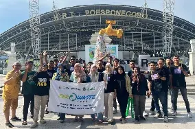 Melawan Arus Plastik: Instalasi “Kran Plastik” di CFD Gresik Bangkitkan Kesadaran Lingkungan