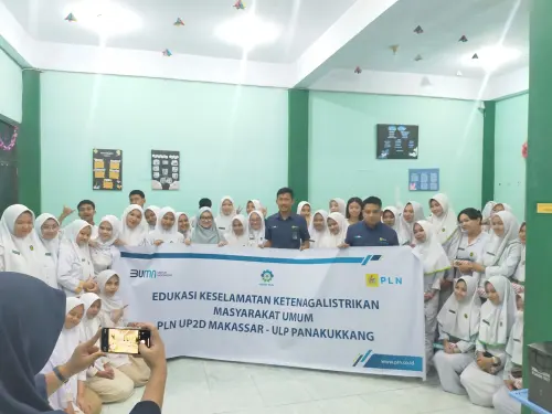 PLN UP2D Makassar Gelar Edukasi Keselamatan Ketenagalistrikan untuk Tingkatkan Kepedulian Siswa di SMK Kesehatan Terpadu Mega Rezky Makassar