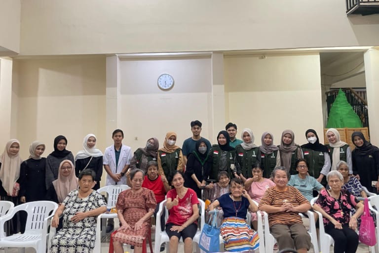 Kohati Cabang Makassar dan HMI FKG UMI Gelar Bakti Sosial dalam Rangka Hari Perempuan Sedunia