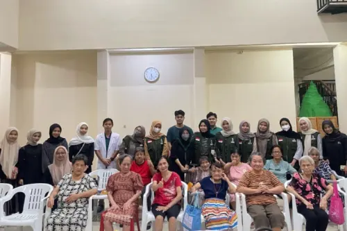 Kohati Cabang Makassar dan HMI FKG UMI Gelar Bakti Sosial dalam Rangka Hari Perempuan Sedunia
