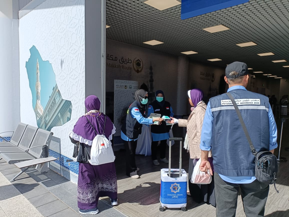Antisipasi Cuaca Panas Ekstrem, Petugas Haji Siagakan Logistik Kesehatan di Madinah