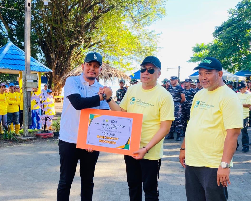 BRI Barru Ikut Serta Peringati Hari Lingkungan Hidup Sedunia di Pantai Ujung Batu