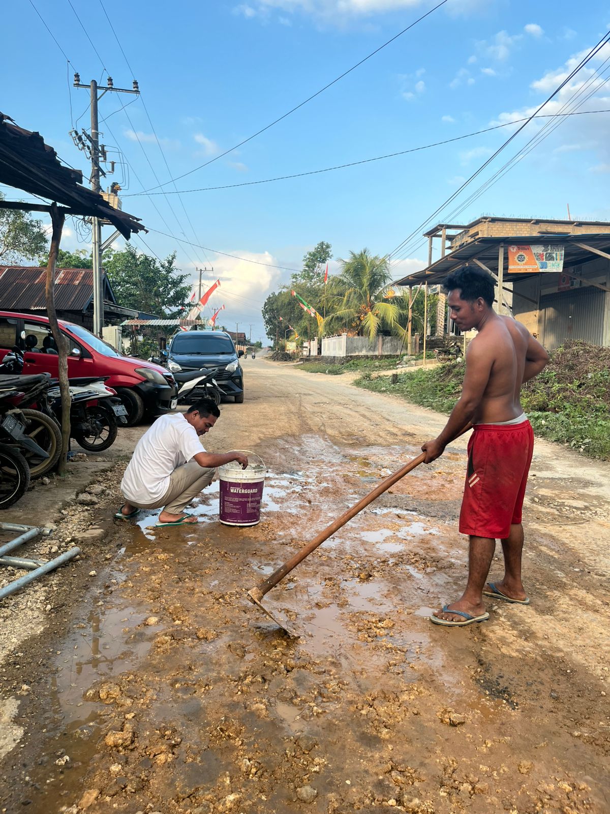 17 Tahun jalan Lasalimu Dibiarkan Rusak, Warga: Pemerintah Hanya Ada Saat Kampanye