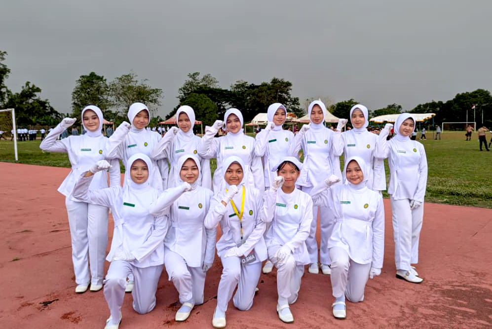 Torehkan Prestasi Gemilang, SMK Kesehatan Mega Rezky Makassar Dominasi Lomba Gerak Jalan Indah XXVI