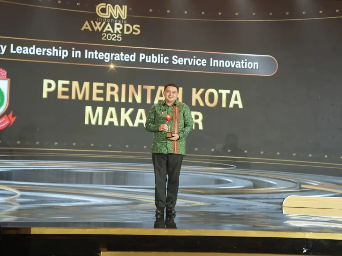 Wali Kota Makassar Munafri Raih Dua Penghargaan di CNN Indonesia Award 2025