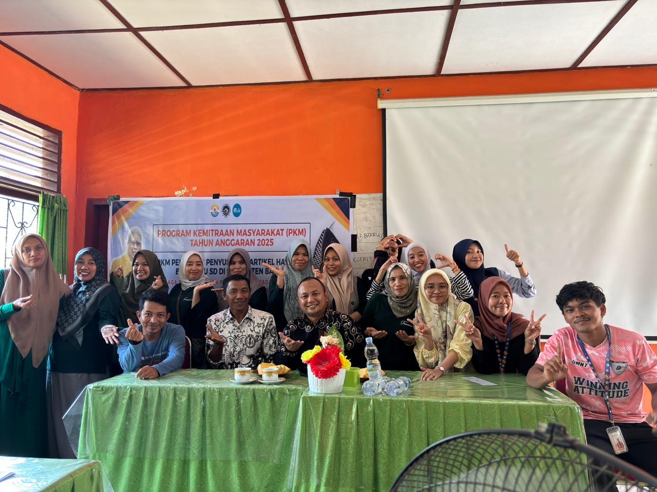 UNM Perkuat Kompetensi Pendidik, Guru SD Barru Dibekali Teknik Publikasi Artikel Ilmiah