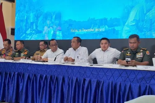 Pemerintah Pastikan Bantuan Sosial dan Logistik Tersalurkan Cepat bagi Korban Bencana di Sumatra