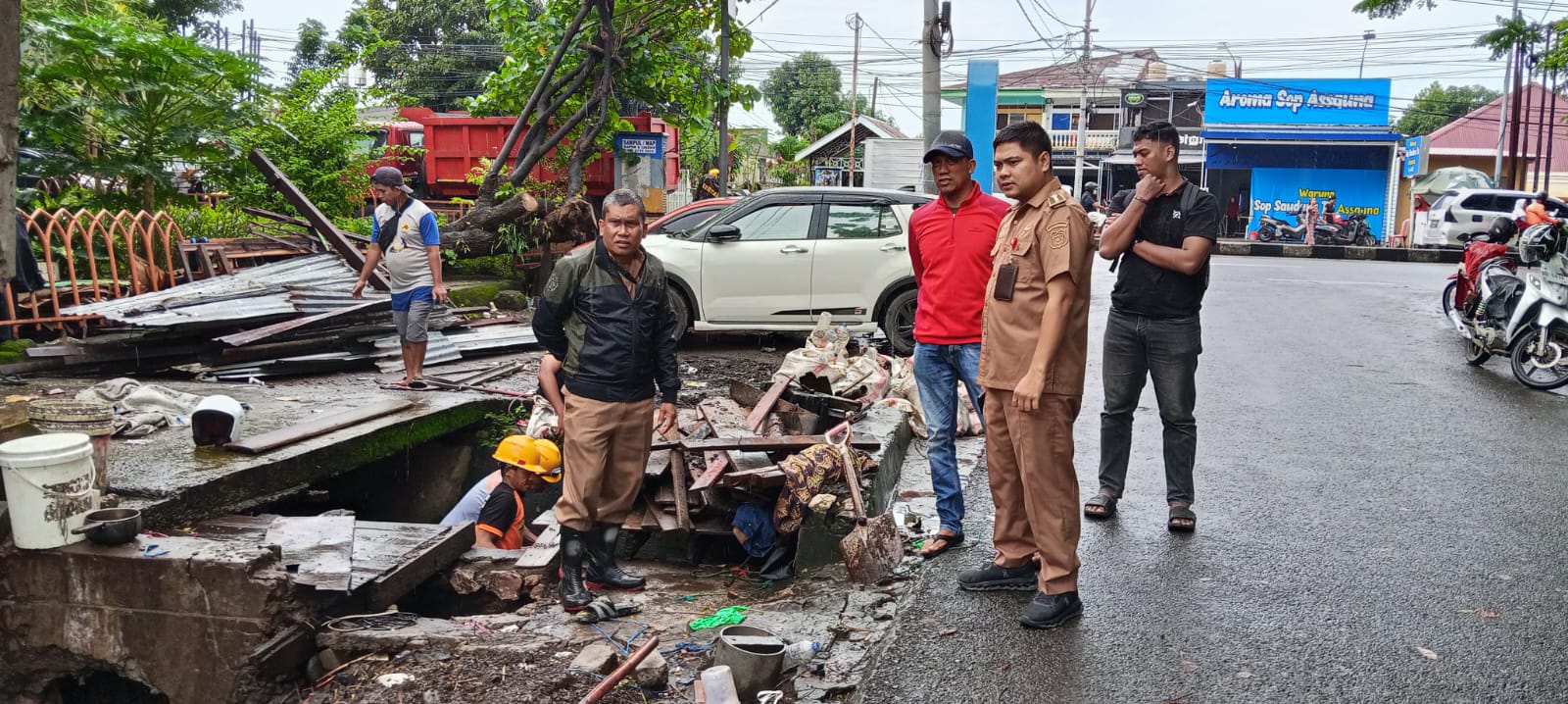 Lapak PKL Kambing 34 Tahun Tutupi Drainase, di Manuruki Kini Ditertibkan