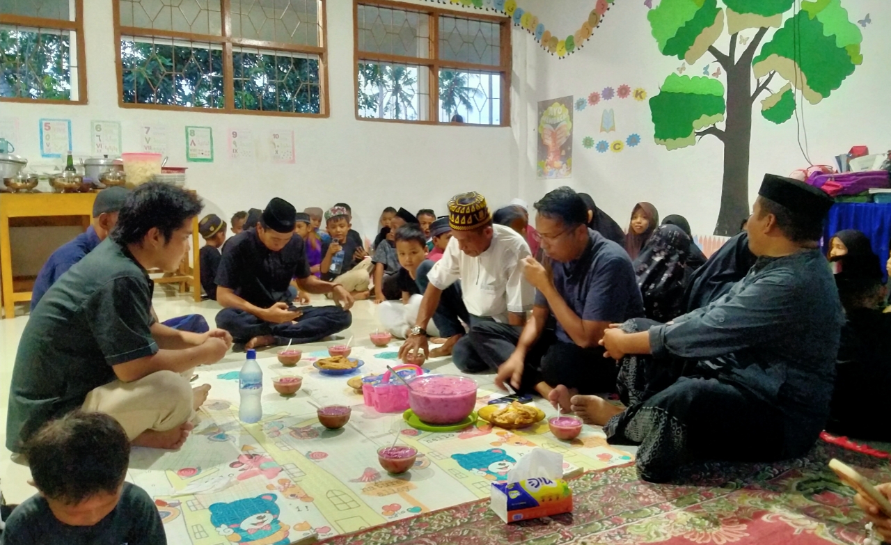 Silaturahmi dan Penanaman Karakter Melalui Ajang Bukber di SD Negeri 121 Ereinung