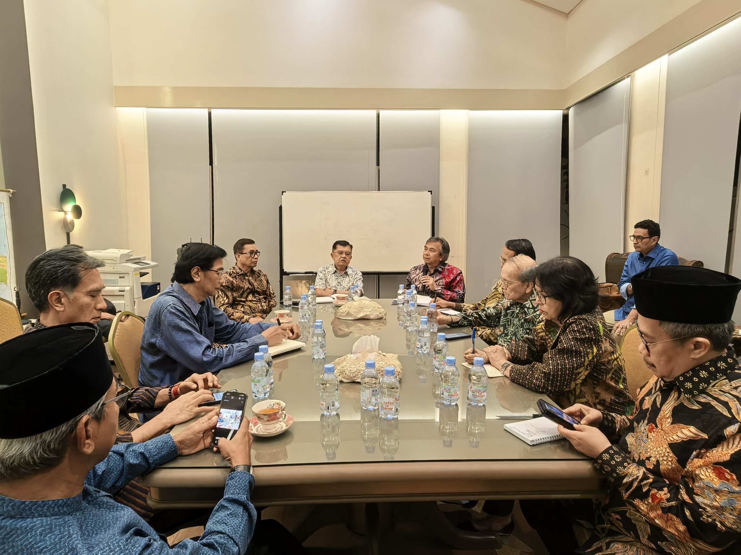 Terima Mantan Dubes, Jusuf Kalla Dorong Indonesia Lebih Agresif Diplomasi Damai di Tengah Ketegangan Iran-Israel