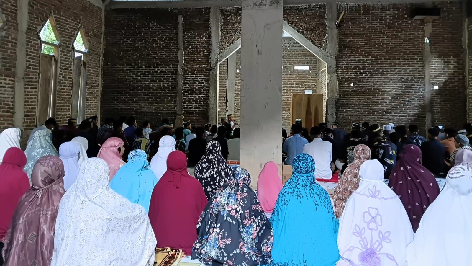 Hangatnya Idul Fitri di Tengah Keterbatasan Masjid Al-Ihsan Coddong