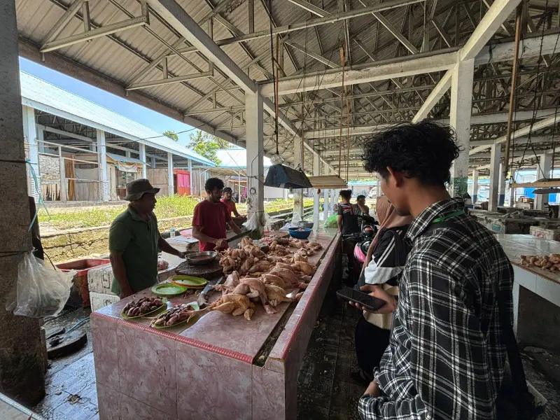 Dilema Harga Ayam di Pasar Sentral Poso: Antara Regulasi HET dan Realita Distribusi