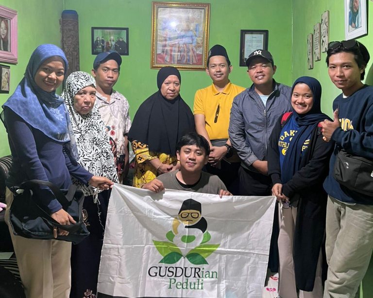 GUSDURian Makassar Kunjungi Keluarga Korban Pengeroyokan di Demonstrasi Makassar