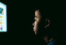 Ketika Anak Tidak Lagi Mencari, tapi Konten Itu yang Mendatangi Mereka