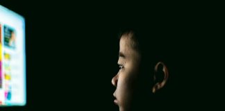 Ketika Anak Tidak Lagi Mencari, tapi Konten Itu yang Mendatangi Mereka